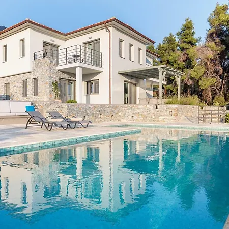 וילה Elios Private Living *